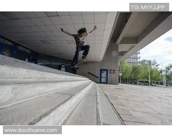 杨秀英独家分享滑板技巧与心得体会助你轻松入门滑板世界 杨秀英独家分享滑板技巧与心得体会助你轻松入门滑板世界