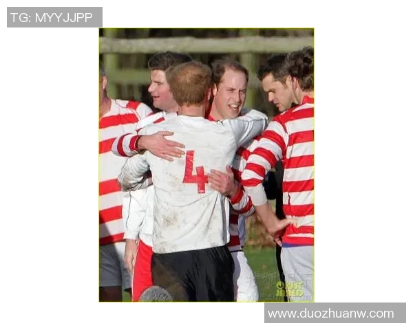 足球明星与爱人甜蜜拥抱瞬间展现幸福生活的美好画面 足球明星与爱人甜蜜拥抱瞬间展现幸福生活的美好画面