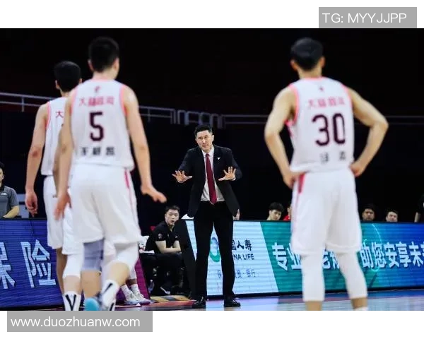 成都篮球队的成长之路：从默默无闻到璀璨星光的奋斗历程